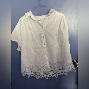 White Size L American Eagle Button Up with floral detail